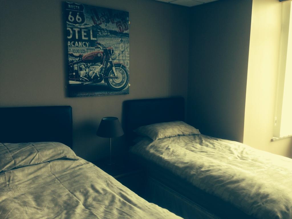 트레데가 Coach & Horses B&B 외부 사진